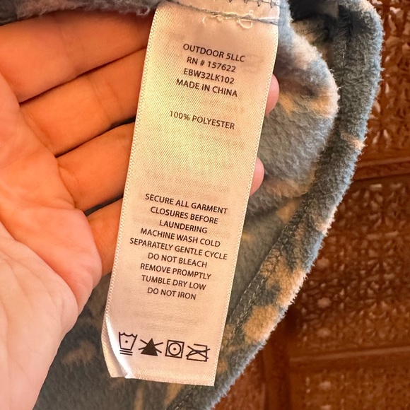 🚺 Eddie Bauer blue floral fleece top - Picture 6 of 10